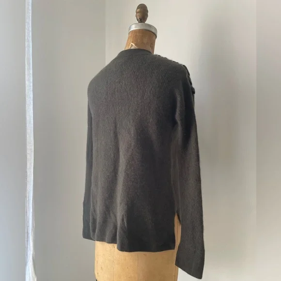Gently pre-owned Bloomingdale’s cashmere sweater lace up shoulders gray-green S - Picture 8 of 10